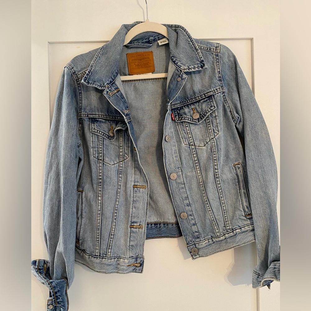 Aritzia Levi’s  Premium denim jacket